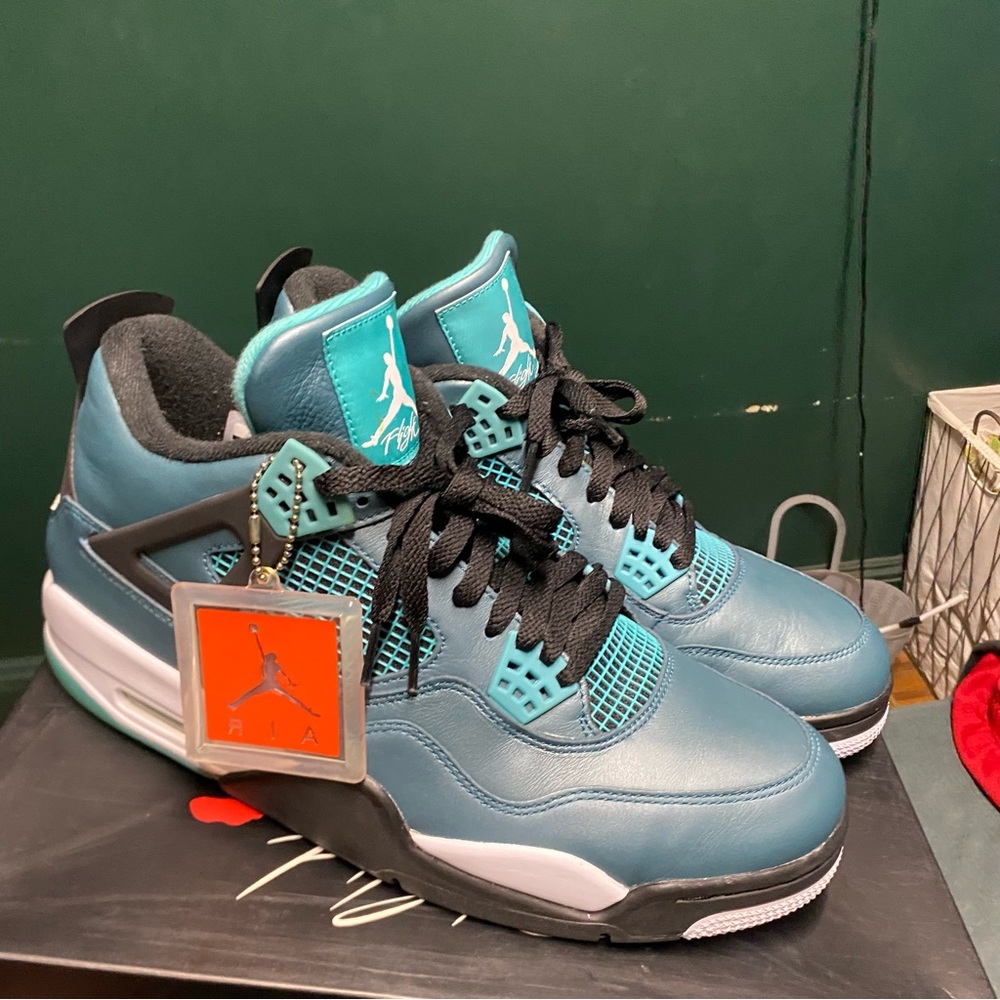 *SOLD* Air Jordan 4 Retro (USED) Price negotiable (Teal)
